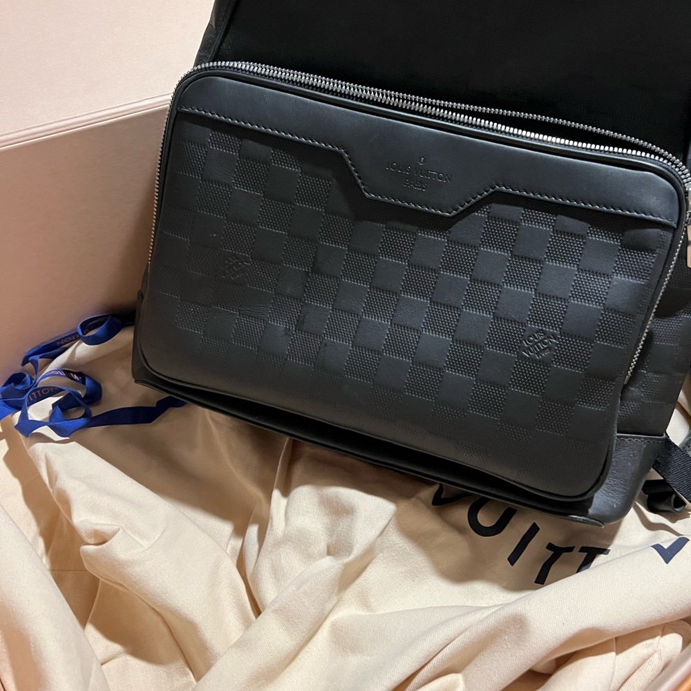 Louis Vuitton backpack - Picture 6 of 13